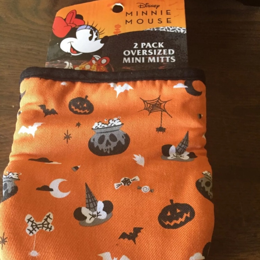 Disney Halloween Minnie Oven Mits